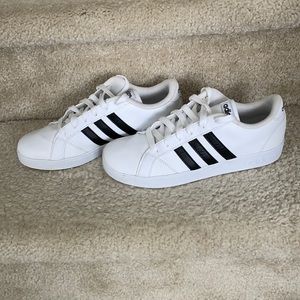 Adidas Size 4 1/2 BigKid